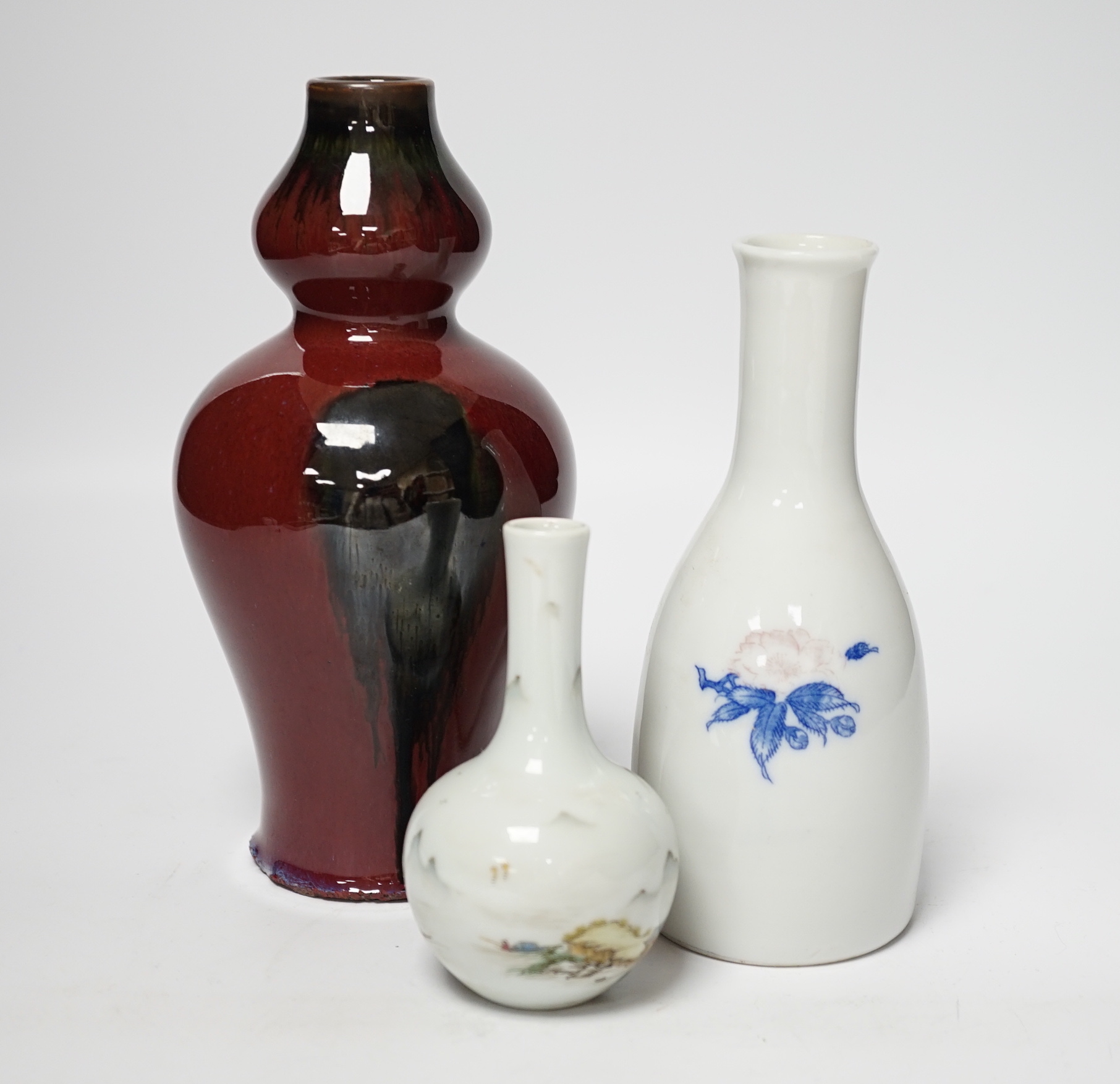 Three Chinese porcelain vases, tallest 19cm